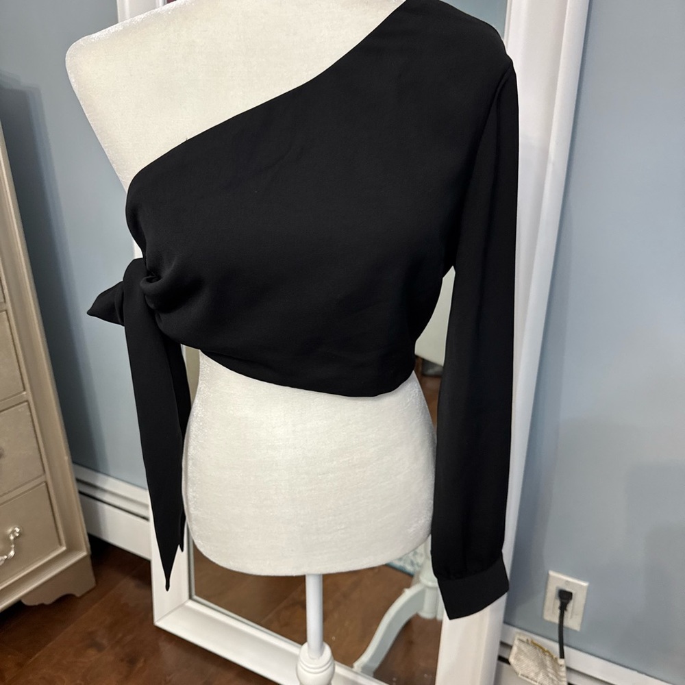 Superdown Black One-Shoulder Blouse